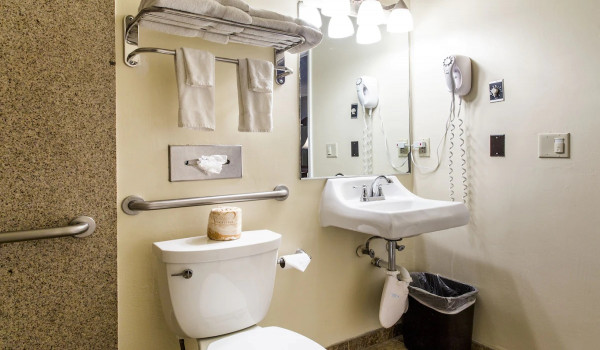 San Luis Inn and Suites Gallery - Accessible Bathroom