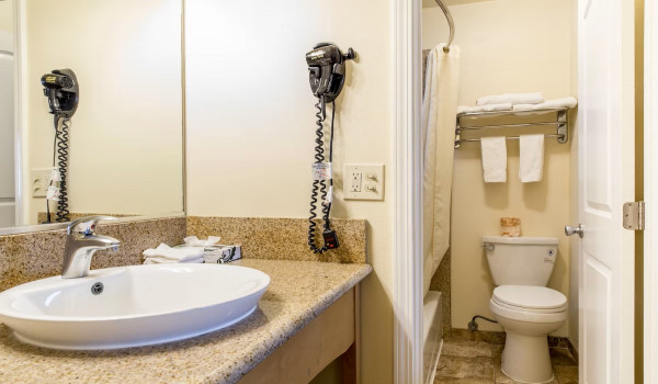 San Luis Inn and Suites Gallery - Bathroom